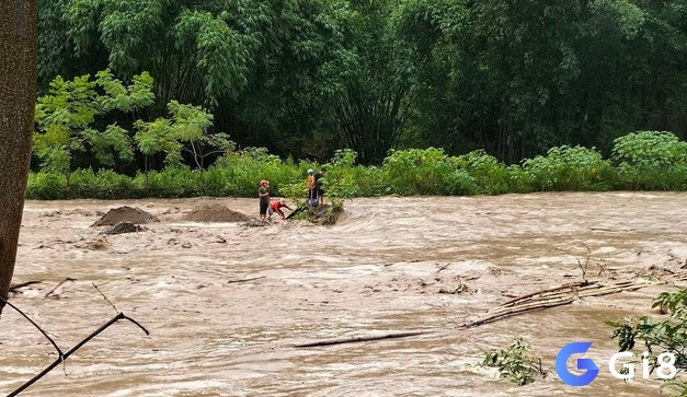 Mơ người khác bị nước lũ cuốn trôi báo hiệu những trở ngại bạn sắp phải đối mặt